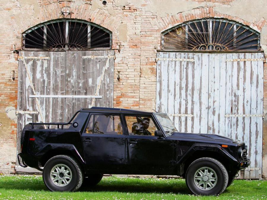  Lamborghini LM002 1986 года  (фото 27 из 35)